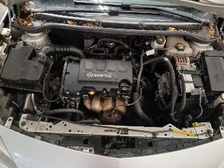 Opel Astra Astra J (PC6/PD6/PE6/PF6) Hatchback 5-drs 1.4 16V ecoFLEX (A14XER(Euro=
 5)) [74kW]  (12-2009/10-2015) picture 23