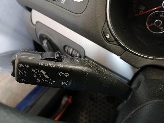 Volkswagen Golf Golf VI (5K1) Hatchback 1.6 TDI 16V (CAYC(Euro 5)) [77kW]  (02-2009/11=
-2012) picture 16