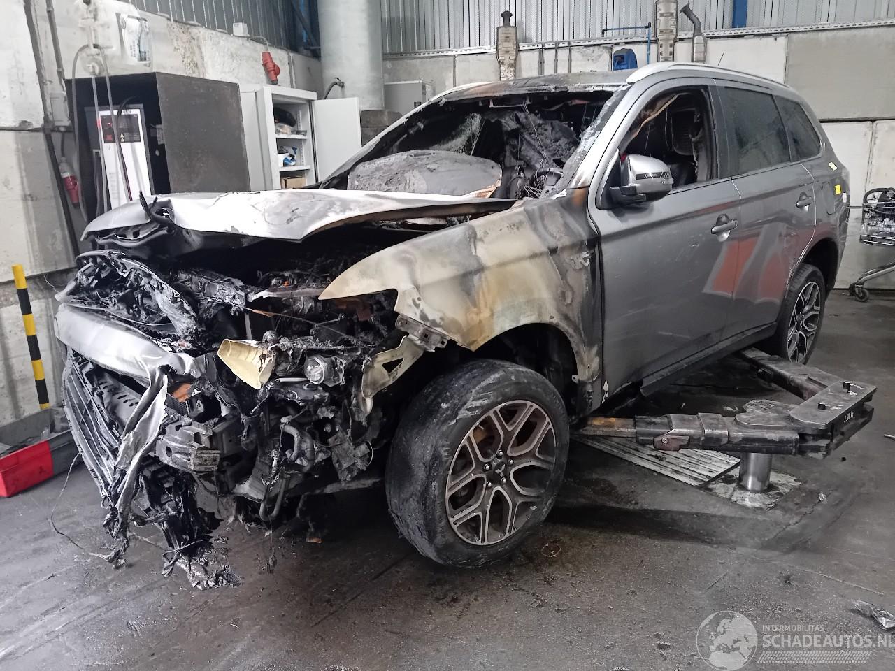 Mitsubishi Outlander Outlander (GF/GG) SUV 2.0 16V PHEV 4x4 (S61) [147kW]  (09-2017/12-2021=
)