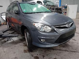 Hyundai I-30 i30 Crosswagon (WWH) Combi 1.6 CVVT 16V (G4FC-G) [93kW]  (02-2008/06-2=
012) picture 2