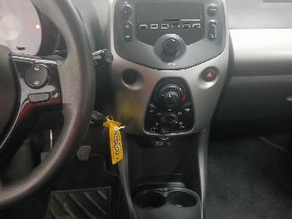 Peugeot 108 108 Hatchback 1.0 12V (1KRFE(CFB)) [51kW]  (05-2014/...) picture 17