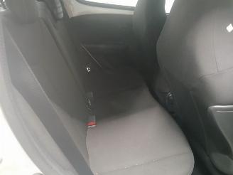 Peugeot 108 108 Hatchback 1.0 12V (1KRFE(CFB)) [51kW]  (05-2014/...) picture 10