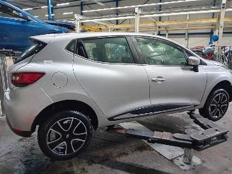 Renault Clio Clio IV (5R) Hatchback 5-drs 0.9 Energy TCE 90 12V (H4B-408(H4B-B4)) [=
66kW]  (11-2012/08-2021) picture 3