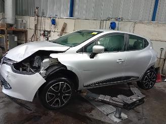 Salvage car Renault Clio Clio IV (5R) Hatchback 5-drs 0.9 Energy TCE 90 12V (H4B-408(H4B-B4)) [=
66kW]  (11-2012/08-2021) 2016/6