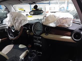 Mini Mini Mini (R56) Hatchback 1.6 16V Cooper (N12-B16A) [88kW]  (10-2006/02-201=
2) picture 5