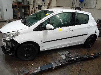 Démontage voiture Toyota Yaris Yaris III (P13) Hatchback 1.0 12V VVT-i (1KR-FE) [51kW]  (12-2010/09-2=
020) 2013/11