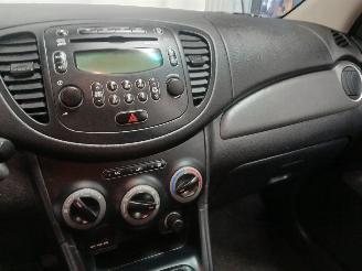 Hyundai I-10 i10 (F5) Hatchback 1.1i 12V (G4HG5) [51kW]  (04-2011/12-2013) picture 16