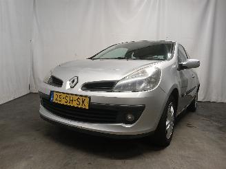 skadebil auto Renault Clio Clio III (BR/CR) Hatchback 1.4 16V (K4J-780) [72kW]  (06-2005/12-2012)= 2006/1