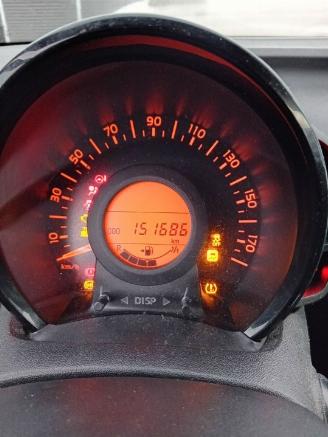 krockskadad bil auto Citroën C1 C1 Hatchback 1.2 PureTech 82 12V (EB2D(HMT)) [60kW]  (04-2014/04-2018)= 2016/4