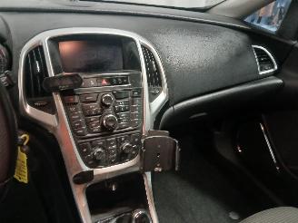 Opel Astra Astra J Sports Tourer (PD8/PE8/PF8) Combi 1.4 Turbo 16V (A14NET(Euro 5=
)) [103kW]  (10-2010/10-2015) picture 16