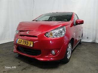 krockskadad bil auto Mitsubishi Space-star Space Star (A0) Hatchback 1.0 12V (3A90(Euro 5)) [52kW]  (05-2012/...)= 2015/9