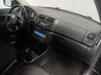 Skoda Fabia Fabia II (5J) Hatchback 5-drs 1.2 TSI (CBZA) [63kW]  (03-2010/12-2014)= picture 8