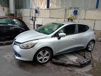 Démontage voiture Renault Clio Clio IV (5R) Hatchback 5-drs 0.9 Energy TCE 90 12V (H4B-400(H4B-A4)) [=
66kW]  (11-2012/08-2021) 2013/6