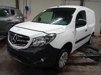 démontage fourgonnettes/vécules utilitaires Mercedes Citan Citan (415.6) Van 1.5 108 CDI (OM607.951(K9K)) [55kW]  (11-2012/08-202=
1) 2017/3
