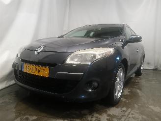 damaged passenger cars Renault Mégane Megane III Grandtour (KZ) Combi 5-drs 1.6 16V (K4M-858(K4M-R8)) [81kW]=
  (05-2009/08-2015) 2010/6
