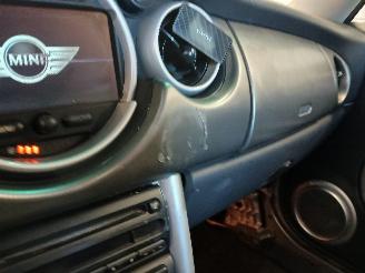 Mini Mini Mini Cooper S (R53) Hatchback 1.6 16V (W11-B16A) [120kW]  (03-2002/09-=
2006) picture 20