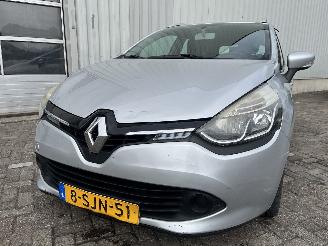 Coche accidentado Renault Clio Clio IV Estate/Grandtour (7R) Combi 5-drs 1.5 Energy dCi 90 FAP (K9K-6=
08(K9K-B6)) [66kW]  (11-2012/08-2021) 2013/10