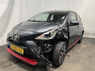 krockskadad bil auto Toyota Aygo Aygo (B40) Hatchback 1.0 12V VVT-i (1KR-FE) [51kW]  (05-2014/06-2018) 2015/1