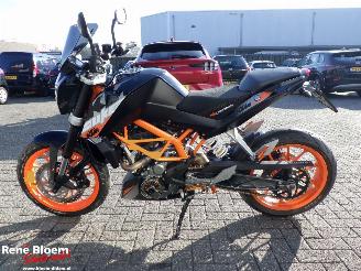 KTM 390 Duke ABS picture 2