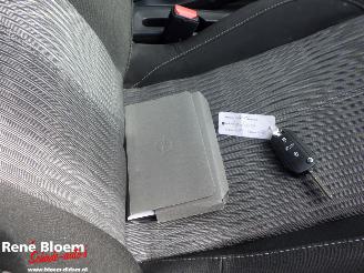 Opel Corsa 1.2 Edition 5drs Navi picture 11