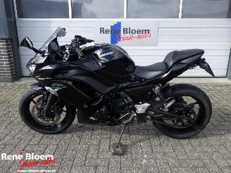 krockskadad bil motor Kawasaki Ninja 650  2021/5