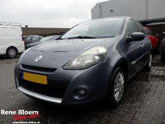 krockskadad bil auto Renault Clio 1.2 Collection 75pk Airco 2012/1