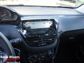 Peugeot 208 1.2 PureTech Blue Lion 5drs picture 15