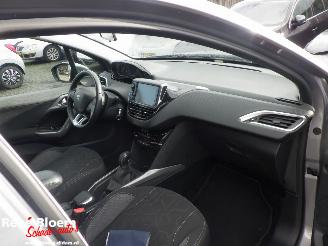 Peugeot 2008 1.2 PureTech Active Airco 5drs picture 11