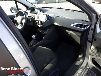 Peugeot 208 1.2 PureTech Signature Navi 5drs picture 10