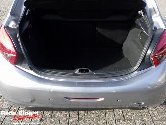 Peugeot 208 1.2 PureTech Signature Navi 5drs picture 20