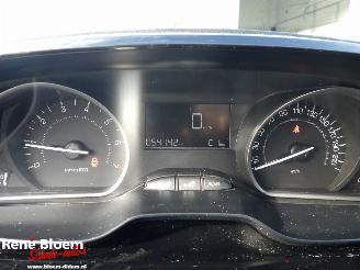 Peugeot 208 1.2 PureTech Signature Navi 5drs picture 19