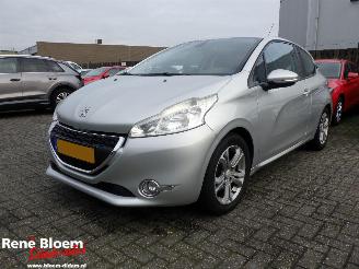 Coche accidentado Peugeot 208 1.2 VTI Envy Airco 2013/4