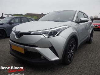 damaged passenger cars Toyota C-HR 1.8 Hybrid Style Automaat 2019/3