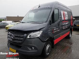 Schade bestelwagen Mercedes Sprinter 319 1.9 CDI L2H2 190pk Dubbel Lucht Automaat 2023/10