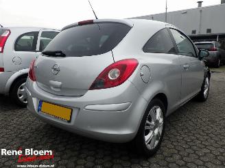 krockskadad bil auto Opel Corsa 1.4 16V 111 Edition 2010/11