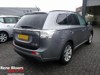 Schadeauto Mitsubishi Outlander 2.0 PHEV Executive Edition AWD 2014/5