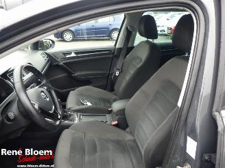 Volkswagen Golf 1.6 TDI HighLine R-Line 5drs picture 14