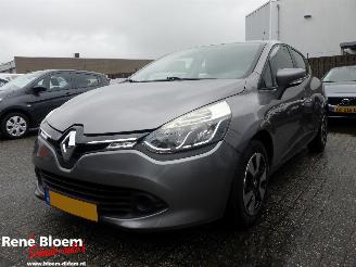 skadebil auto Renault Clio 0.9 TCE Expression 5drs Navi 2014/7