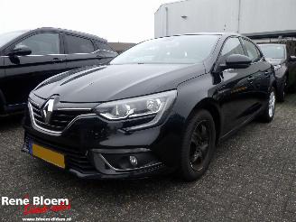 damaged passenger cars Renault Mégane 1.5 dCi Eco2 Zen Navi 5drs 2017/7