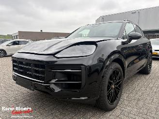 damaged passenger cars Porsche Cayenne 3.0 E-Hybrid Black Edition 470pk Full Option 2026/5