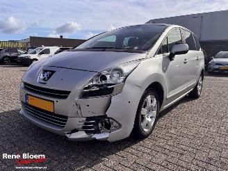  Peugeot 5008 1.6 e-HDi Executive 7p 2013/5