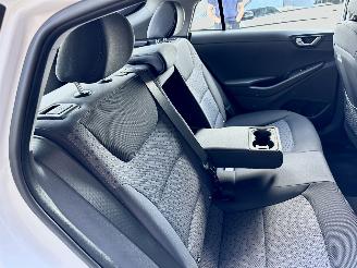 Hyundai Ioniq Comfort EV 120pk aut + f1 flippers - nap - 2x laadkabels - navi - camera - front + line assist - keyless entry + start picture 56