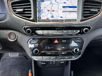 Hyundai Ioniq Comfort EV 120pk aut + f1 flippers - nap - 2x laadkabels - navi - camera - front + line assist - keyless entry + start picture 18