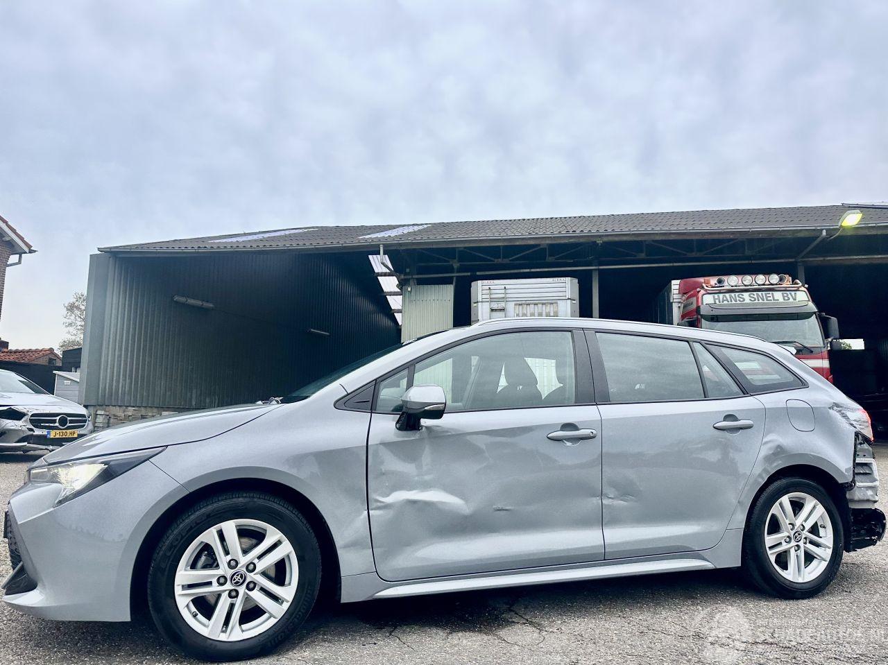 Toyota Corolla Touring sports 1.8 Hybrid 148pk automaat Business - nap - vaste prijs - camera - line + front assist - afn trekh - clima + cruise contr - keyless start