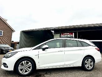 Unfallwagen Opel Astra sports tourer 1.4 Turbo 145pk automaat - navi - nap - org NL - airco - cruise - pdc - licht + regensensor 2021/1