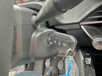 Peugeot 208 1.2 PureTech 75pk Active Pack 5drs - nap - navi - led - airco - cruise - pdc - line assist - lmv - Apple CarPlay + Android picture 44