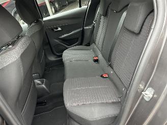 Peugeot 208 1.2 PureTech 75pk Active Pack 5drs - nap - navi - led - airco - cruise - pdc - line assist - lmv - Apple CarPlay + Android picture 33