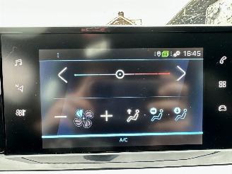 Peugeot 208 1.2 PureTech 75pk Active Pack 5drs - nap - navi - led - airco - cruise - pdc - line assist - lmv - Apple CarPlay + Android picture 19
