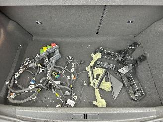 Peugeot 208 1.2 PureTech 75pk Active Pack 5drs - nap - navi - led - airco - cruise - pdc - line assist - lmv - Apple CarPlay + Android picture 49