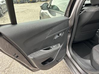 Peugeot 208 1.2 PureTech 75pk Active Pack 5drs - nap - navi - led - airco - cruise - pdc - line assist - lmv - Apple CarPlay + Android picture 36